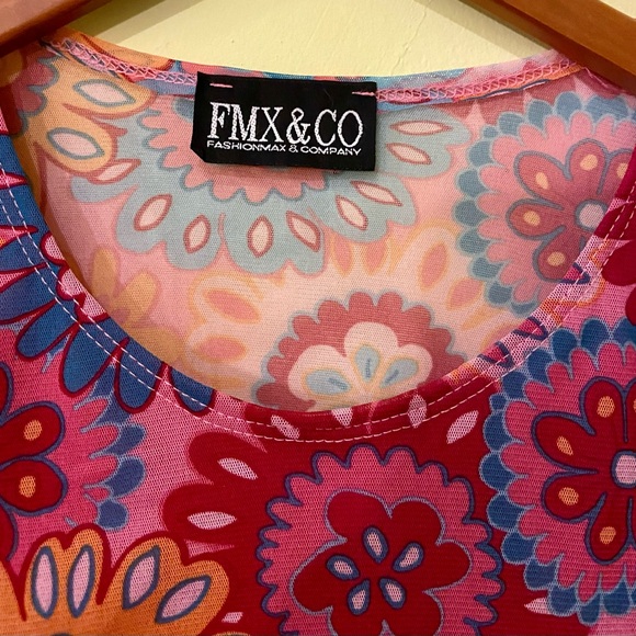 Sheer mesh floral tee - Picture 2 of 4